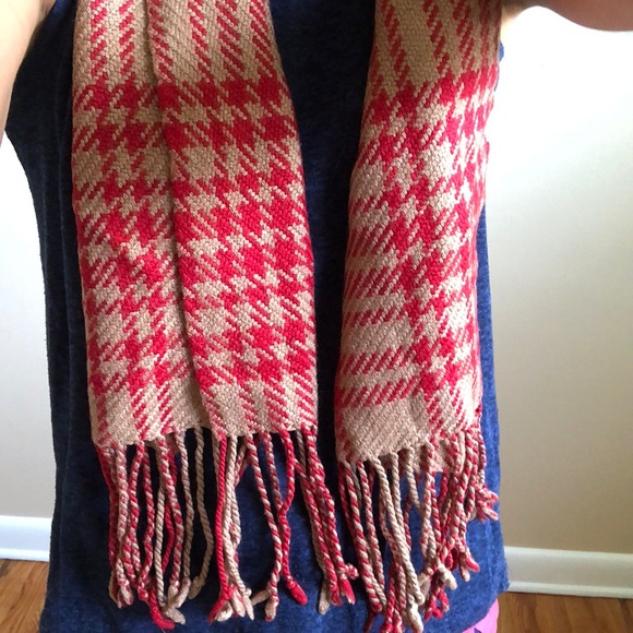 Sold.  Banana Republic Scarf 🧣 One Size - Picture 5 of 5